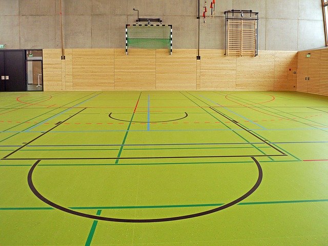 Sporthalle. Bild von Erich Westendarp auf Pixabay